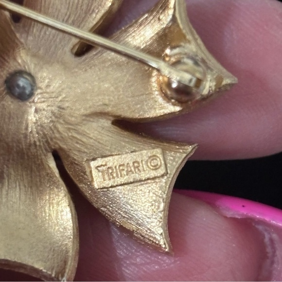 Vintage Crown Trifari patriotic enamel brooch - Picture 4 of 6